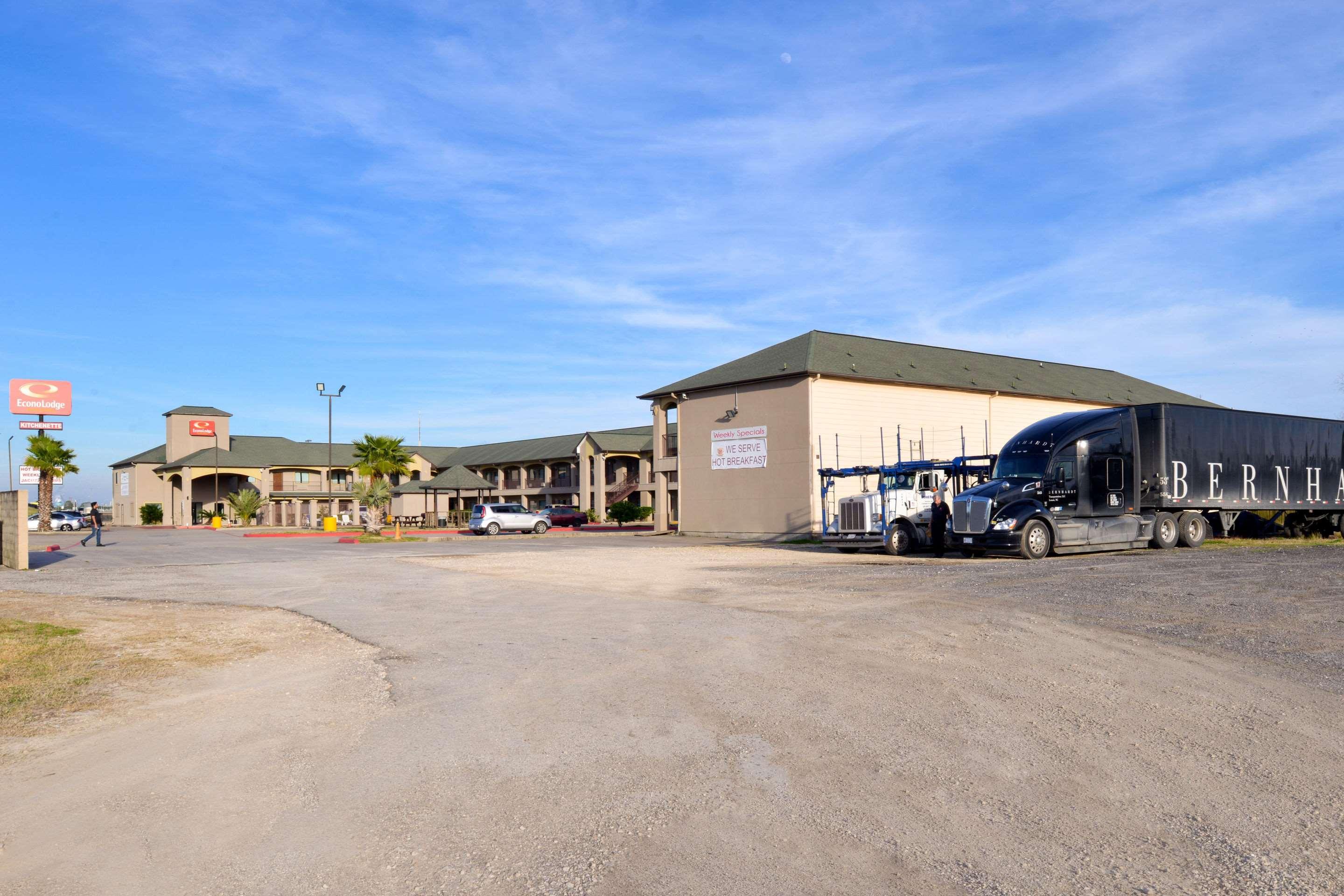Econo Lodge Inn & Suites Port Arthur Near Sabine Pass Exterior photo